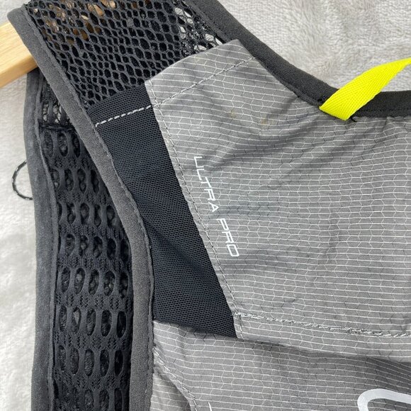 CamelBak Men's Black and Gray Hydration Vest - Picture 13 of 16